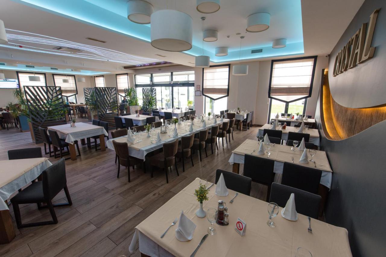 Hotel Crystal Pecinci Ngoại thất bức ảnh