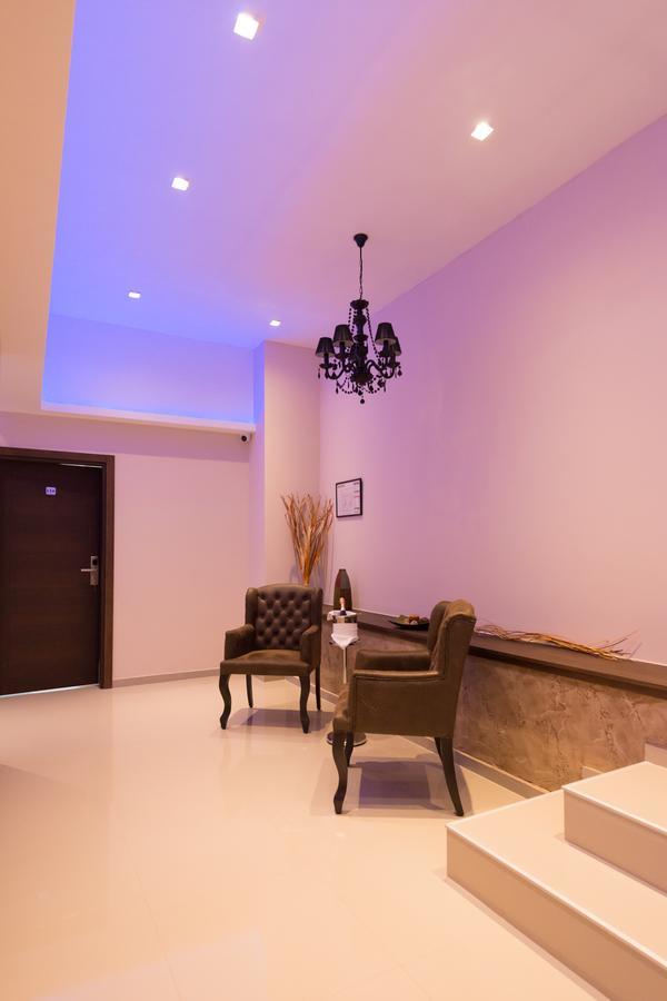 Hotel Crystal Pecinci Ngoại thất bức ảnh