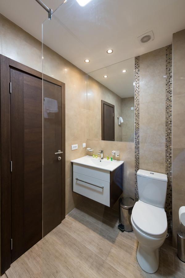 Hotel Crystal Pecinci Ngoại thất bức ảnh
