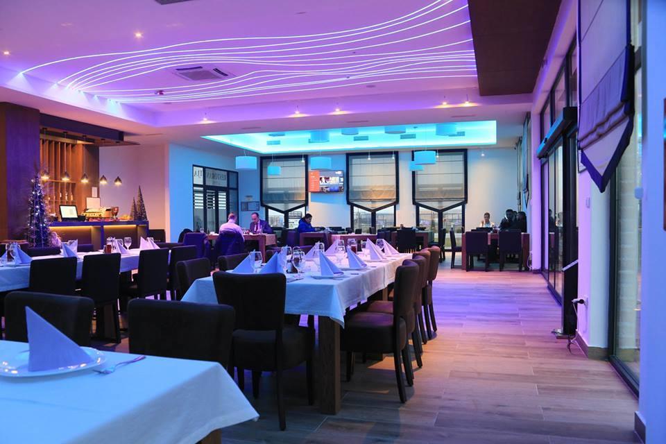 Hotel Crystal Pecinci Ngoại thất bức ảnh