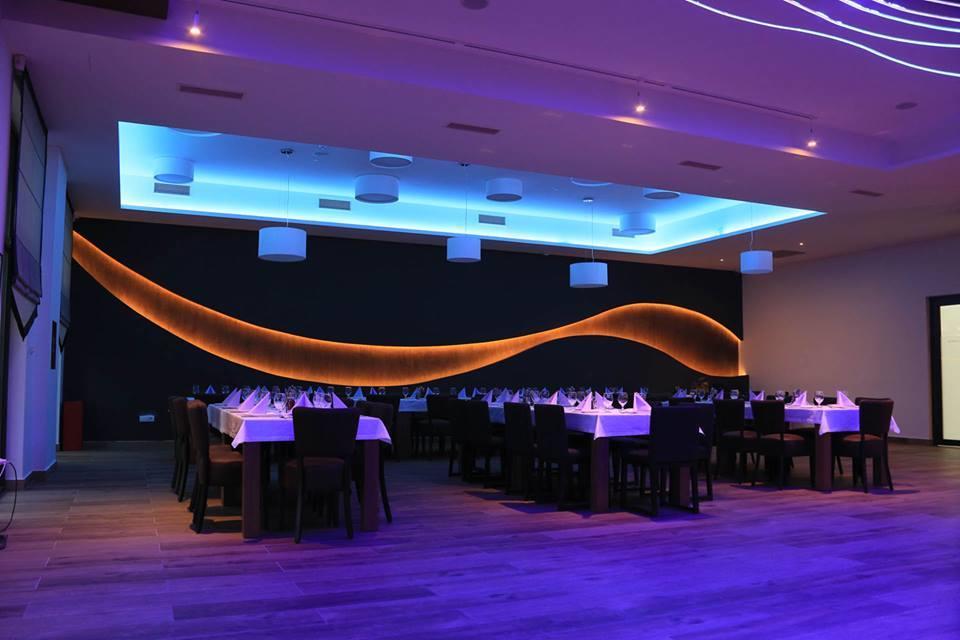 Hotel Crystal Pecinci Ngoại thất bức ảnh