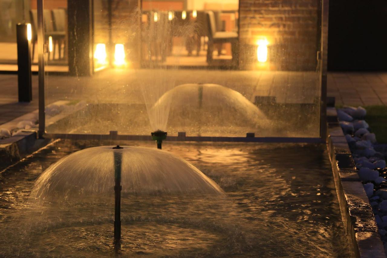 Hotel Crystal Pecinci Ngoại thất bức ảnh