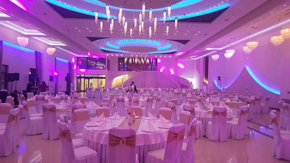 Hotel Crystal Pecinci Ngoại thất bức ảnh