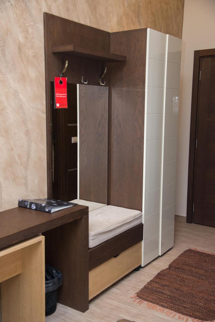 Hotel Crystal Pecinci Ngoại thất bức ảnh