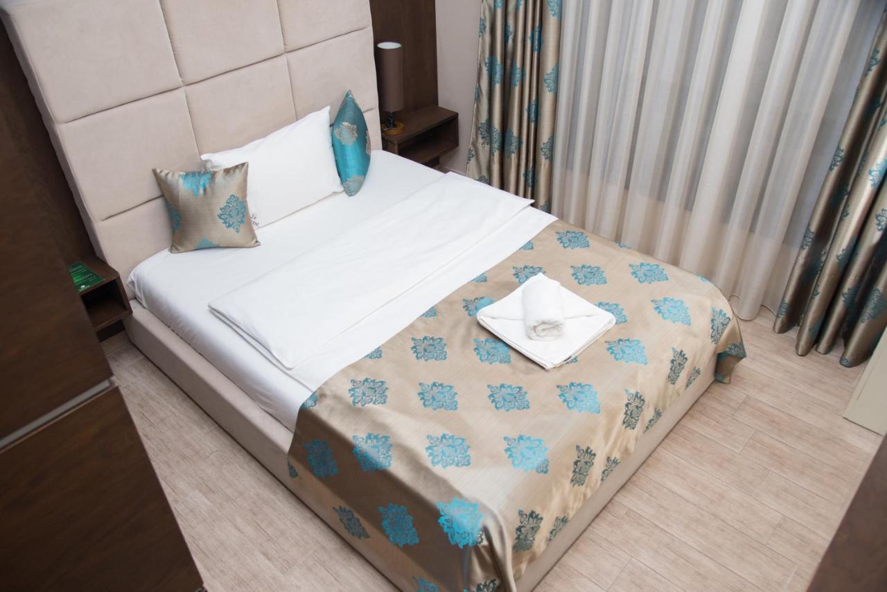 Hotel Crystal Pecinci Ngoại thất bức ảnh
