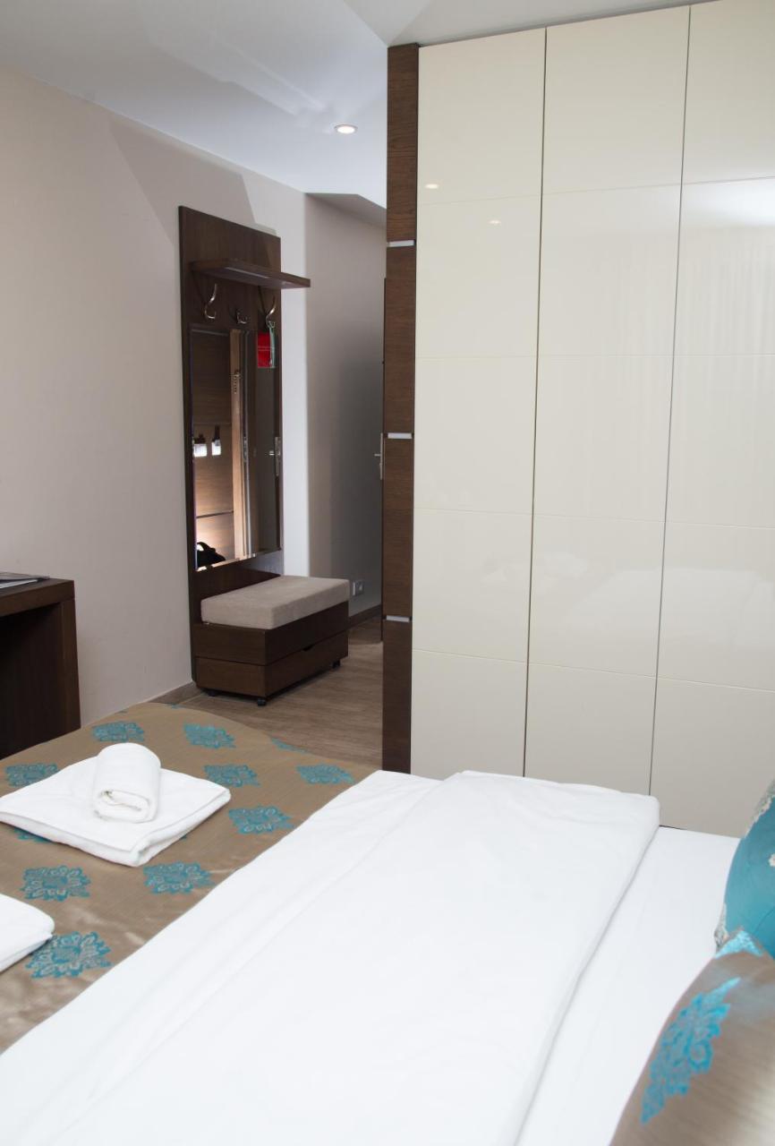 Hotel Crystal Pecinci Ngoại thất bức ảnh