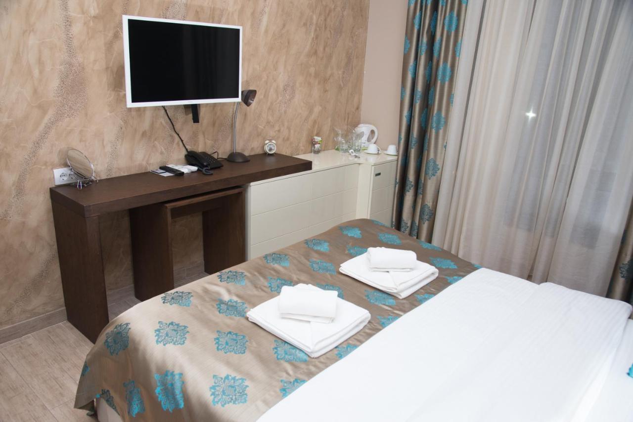 Hotel Crystal Pecinci Ngoại thất bức ảnh