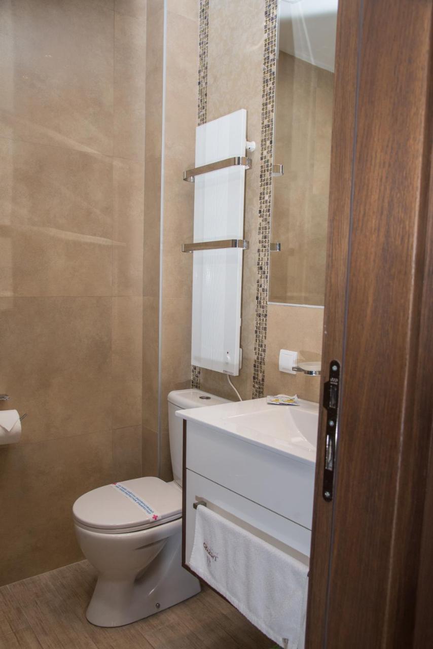 Hotel Crystal Pecinci Ngoại thất bức ảnh