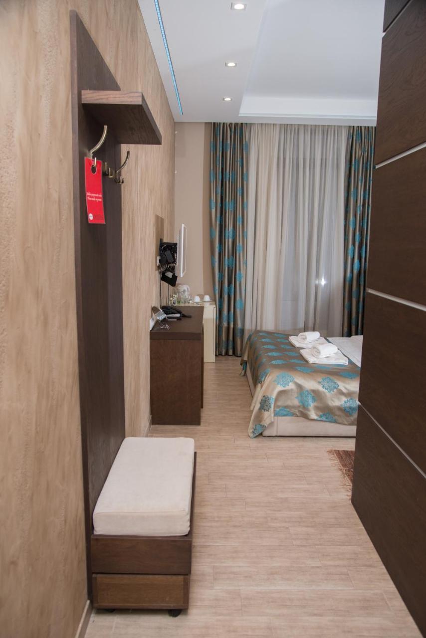 Hotel Crystal Pecinci Ngoại thất bức ảnh
