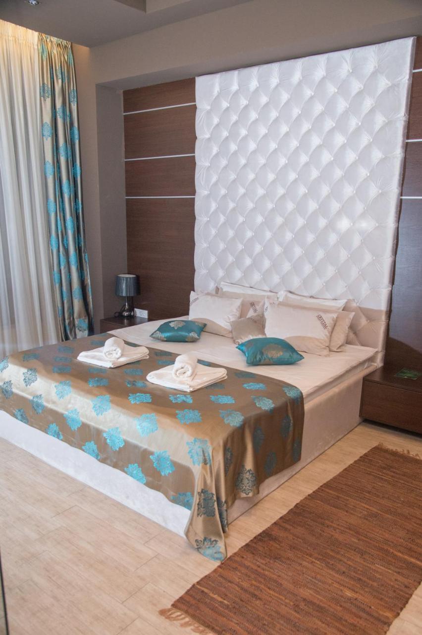Hotel Crystal Pecinci Ngoại thất bức ảnh