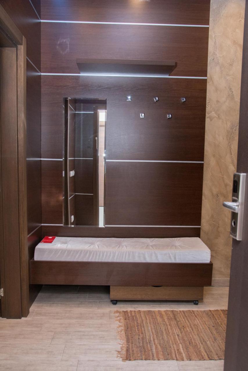 Hotel Crystal Pecinci Ngoại thất bức ảnh