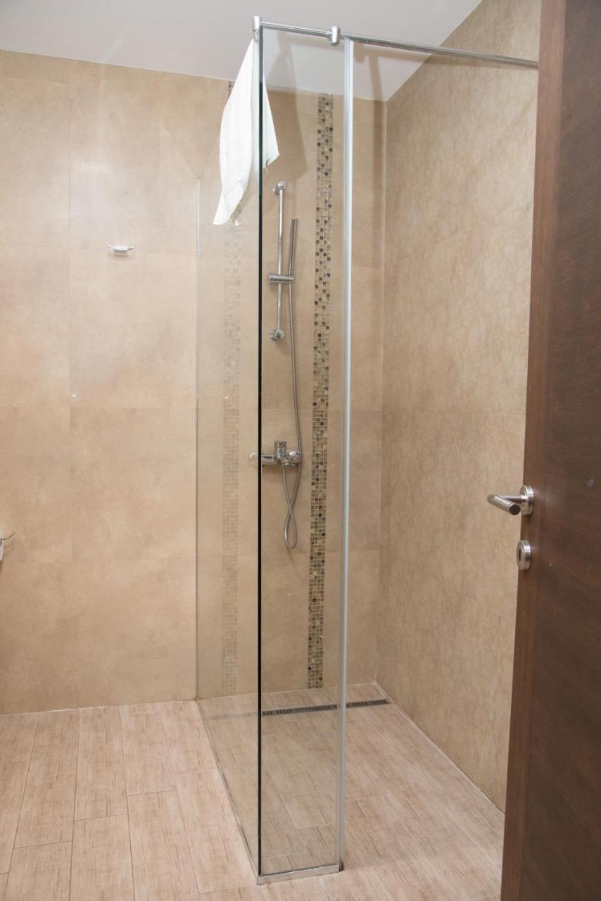 Hotel Crystal Pecinci Ngoại thất bức ảnh